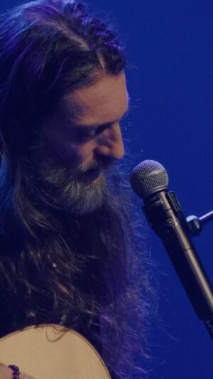 Estas Tonne Instagram - “The Original Dream monologue, excerpted from a Live in Zurich, Envision tour 2022 🌱🎶🕊️❤️
#estastonne #theoriginaldream #live #monologue 
📽️ @geri_dagys ✨
🕹️ @soundprostudios ✨