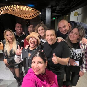 Esteban Paredes Instagram - 📹📹📹Grabando con parte del team  @juegaenlineachile @e.paredes7 @jcrodriguezoriginal @rinconsalfate @cristianpeak @todaregia @danipintop @mundoleon  @nicole__obey en @hotelnodo