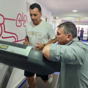 Esteban Paredes Instagram - Agradezco mucho a todo el equipo de Astra Sport por invitarme al circuito de evaluación deportiva, para ver cómo están mis condiciones físicas y motoras. 
Les recomiendo @Clinica_Astra por su profesionalismo y foco especializados en deportista. Visítenlos en Av. Salvador 281, Providencia, para evaluar el cuerpo antes de una temporada de deportes o si tienes una lesión que tratar. 
¿Cómo los pueden contactar? A través de su Whatsapp  56 9 9489 0594 o en clinicaastra.cl 
#ClinicaAstra #evaluaciondeportiva #AstraSport #Providencia #Fonasa #Deportes #Atletas #Deportistas #recomendacion #Medicinadeportiva