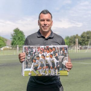 Esteban Paredes Instagram - Ya conocen el libro que recorre los 216 goles de @e.paredes7 ?? 

Si o si es el mejor regalo para esta época.
Encuéntranos en www.buscalibre.cl

Link -> 

https://www.buscalibre.cl/libro-esteban-paredes-el-elegido/9789560907073/p/54888880

O escríbenos por DM para más información 

🤟🏻🤟🏻🤟🏻