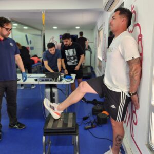 Esteban Paredes Instagram - Agradezco mucho a todo el equipo de Astra Sport por invitarme al circuito de evaluación deportiva, para ver cómo están mis condiciones físicas y motoras. 
Les recomiendo @Clinica_Astra por su profesionalismo y foco especializados en deportista. Visítenlos en Av. Salvador 281, Providencia, para evaluar el cuerpo antes de una temporada de deportes o si tienes una lesión que tratar. 
¿Cómo los pueden contactar? A través de su Whatsapp  56 9 9489 0594 o en clinicaastra.cl 
#ClinicaAstra #evaluaciondeportiva #AstraSport #Providencia #Fonasa #Deportes #Atletas #Deportistas #recomendacion #Medicinadeportiva