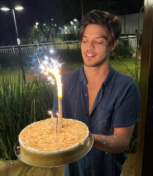 Esteban Velásquez Instagram - 05/06/2023 ✨33
Gracias por todo el cariño 🫶🏻
Obrigado para os envolvidos amo vocês 🫀