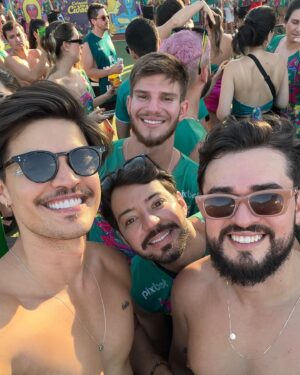 Esteban Velásquez Instagram - Mais um Carnaval no meu Brasil querido 🇧🇷♥️ 
📍São Paulo, 2024!