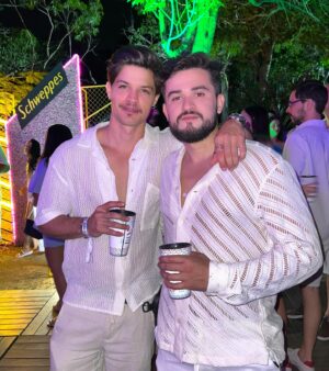 Esteban Velásquez Instagram - Depois de alguns dias: Feliz Ano Novo ✨
Com todo meu coração o melhor pra todos vocês ❤️
2024 vai ser incrível 🙌🏻
Que Dios me los bendiga!