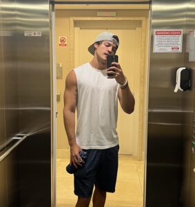 Esteban Velásquez Instagram - Mirrors & 😗✌🏻