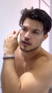 Actor Esteban Velásquez HD Instagram Photos and Wallpapers May 2024