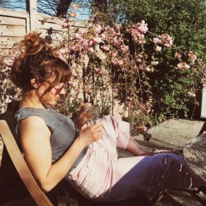 Esther Smith Instagram - Self-isolating Sunday. #makeshiftbeergarden 🌸
