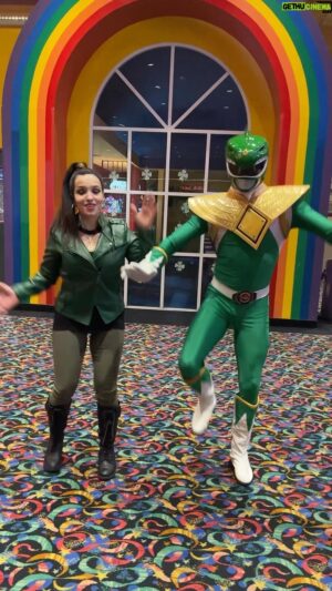 Ethan Fineshriber Instagram - Rita and Tommy trying to get Ashley’s attention in Vegas 😂 #ethanfineshriber #tommyoliver #greenranger #greenpowerranger #mmpr #ritarepulsa #ninjakidztv