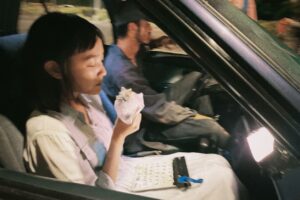 Ethan Juan Instagram - 妳要吃麵包嗎？蔥的
好啊