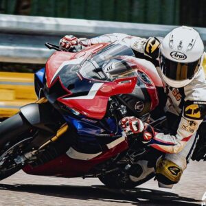 Ethan Juan Instagram - #riderlife #cbr1000rrr #Nezha