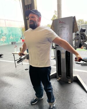 Ethan Suplee Instagram - I was in a fog until about halfway through my workout this morning. 
When I came out of it, I was glad to be there, but up to that point it had been a real struggle. 
I hope your Monday is successful. 
Despite the unexpected battle, I will win today. 
•
📸 by @scottbloom1111