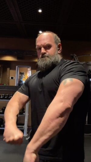 Ethan Suplee Instagram - Random hotel gym, mid set narcissism. 
I killed my clone, I will win the day.