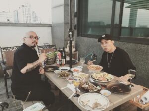 Eun Ji-won Instagram - 영원한 #베프👬내 생일상 차려준다고 고생많았다잉😝 고맙다 @mr.tyfoon 근데 난 뭣땀시 #짬뽕🍜 을 먹고있는거냐며...😩