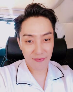 Eun Ji-won Instagram - 다들 요즘 무더위 잘 보내나... 싶지만 와 오늘은 죽음😩너무더워🤪🤪아니 뜨거워 ㅠㅠ 🔥🔥🔥🔥불쾌지수👿매우 높겠지만 다들 기운내시고 화이팅하세요🤙🏽👌🏽👋🏽 ❗️TCCIC❗️😊