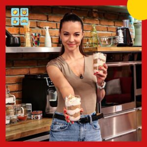 Éva Bátyai Instagram - Bátyai Évi járt nálunk, aki villámgyorsan készített is egy vegán citromos sajttorta-pohárkrémet. 🤩
A remek édesség után beszélgettünk színházról, családról, futásról és a találkozásról Russel Crowe-val.🫣

#veganfinomsagok #vegetarianusfinomsagok #penztarcabarat #pennymagyarorszag #kifozde #receptötlet
