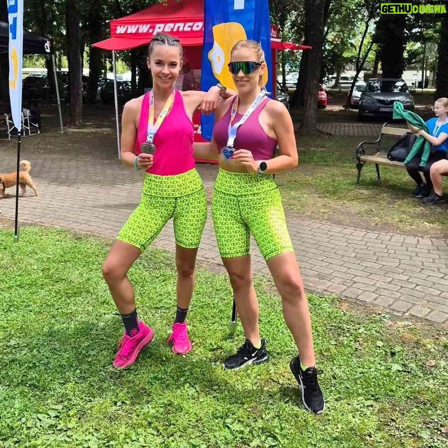 Éva Bátyai - 3 Likes - Jön majd a részletes beszámoló is, de most csak itt hagyok pár képet szombatról(szelfi szelfi hátán🤭)... Megvan az 5. félmaratonom, nem volt egy "fun run" de így utólag szeretem...."Hihetetlen, de élmény!" volt... Éljen a @badacsonymaraton , jövőre #otttali 🏃♀️🏃♀️➡️
#badacsonymaraton #félmaraton #futás #futóverseny #fussatok #fussatokmertfutnijó #sport #sportoljatok #balaton #badacsony