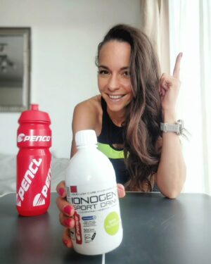 Éva Bátyai Instagram - #reklám Mi a @pencohungary Ionogen sport itallal tuti ott leszünk szombaton a @badacsonymaraton félmaratonon!! És Te? Melyik távot választottad? Én félmaratont futok az Ionogen pedig a frissítő pontokon várja majd a futókat!🏃‍♀️🏃‍♀️🏃‍♀️
☝️...és tudod: -15%➡️BEVI15
🏃‍♀️🏃‍♀️🏃‍♀️🏃‍♀️
#pencohungary #penconagykovet #frissítés #badacsonymaraton #félmaraton #futás #fussatok #fussatokmertfutnijó #verseny #futóverseny #sport #sportoljatok #bátyaiévi #bátyaiéva