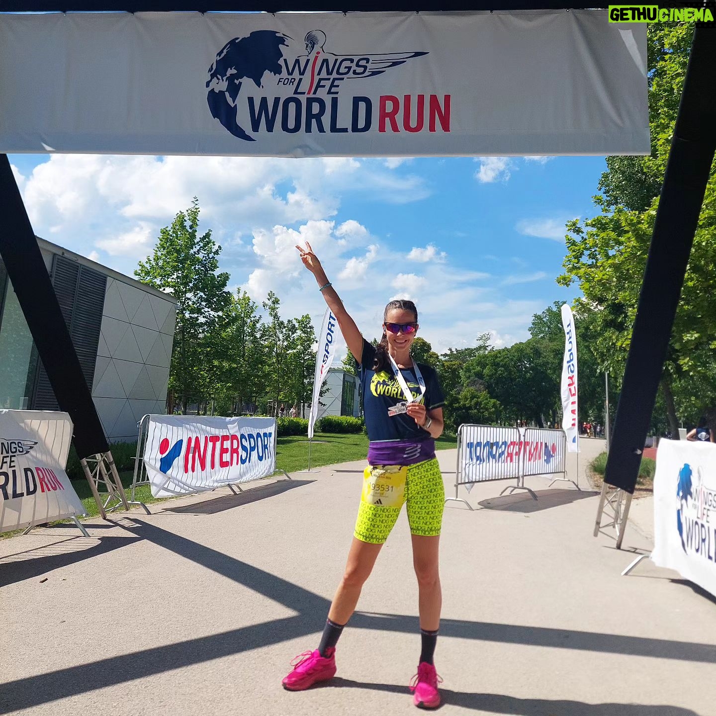 Éva Bátyai - 3 Likes - Inkább volt edzés számomra a mai @wflworldrun , mint verseny, de így is szerettem. Múlt hétvégére sikerült begyűjtenem egy izmos torokgyulladást, úgyhogy a héten csak óvatos futásaim voltak, Nándi @ensporttraining mára egy lassú rövid-hosszú futást engedett, de nem is bántam....csak nehéz volt betartani eleinte, mert a rajtnál iszonyatosan vitt a mezőny és persze el is futottam. De!!!☝️ Minden évben kell egy elfutott rajt, akkor ezennel be is húztam, az év többi versenyén már okosabban rajtolok. Mondjuk így aztán pár kilométer után, magától is megérkezett a lassulás, már nem kellett figyelni az órát🤣
A lényeg, hogy azokért futottunk ma, akik nem futhatnak! Tarts velünk jövőre Te is!!! 💙💛❤️
@redbullhu @wingsforlife
#wingsforlife #wingsforlifeworldrun #futóverseny #futás #fussatok #szaladjatok #running #futásmotiváció #runningmotivation #batyaiévi #bátyaiéva