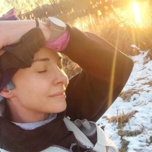 Éva Bátyai Instagram - Nézz a lábad elé!!! ❄️🌞💧☃️
@mienkaterep 
#futapart #futnimenő #fussatokmertfutnijó #fussatok #mienkaterep #télifutás #tél #hosszúfutás #hétvégihosszú #sportolnijó #sport #bátyaiévi #batyaievi #futásközben #futásmotiváció #running #runningmotivation #természet #futóanyavagyok #anyafut #salomonrunning