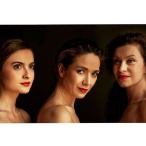 Eva Podzimková Instagram - #caspodpsa #divadlovrytirske #prague #theatre #welcome #terezakostkova #masamalkova #evajosefikova @hatasovalenka 📷