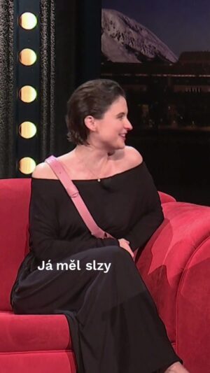Eva Podzimková Instagram - Byty v patrech bez výtahu jsou vždycky zápřah. 👀😂

📺 Premiérový díl Show Jana Krause sledujte dnes ve 21.40 na Primě! 🧡

#primatv #showjanakrause #jankraus #talkshow #zabava #evapodzimkova #sedmschodukmoci #byt