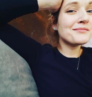 Eva Tomečková Instagram - Chvilka odpočinku...
I tak mám v hlavě spoustu myšlenek. 
Je to někdy opravdu moc složité.
💋
.
.
.
#evicenstvo #relax #mydreams #dreams