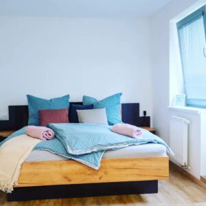 Eva Tomečková Instagram - Náš druhý apartmán v království Evičenstvo!!!
APARTMÁN 2
Už jste u nás byli? 
Těšíme se na Vás!
www.evicenstvo.cz
💋
.
.
.
#evicenstvo #apartman #ubytovani #king #relax #sweetdreams #room #love