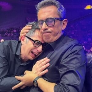 Eva Ugarte Instagram - De verdad que estamos bien. La unión hace la fuerza, y el amor claro…seguiremos luchando #ElOtroLado @premiosferoz @movistarplus 
Os quiero @bertoromero @andreubuenafuente @maria_botto #JavierRuizCaldera #AlbertoDeToro 🤍🖤