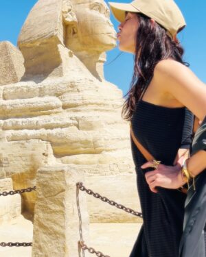 Eva Ugarte Instagram - Egipto…el Gran wifi, aún descargando datos… siempre hay que volver para Recordar, del latín: re-cordis, volver a pasar por el corazón 🫀

Gracias @noraya_kalam @essentialretreatorganizer 🐆🤍