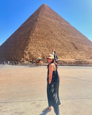 Eva Ugarte Instagram - Egipto…el Gran wifi, aún descargando datos… siempre hay que volver para Recordar, del latín: re-cordis, volver a pasar por el corazón 🫀

Gracias @noraya_kalam @essentialretreatorganizer 🐆🤍
