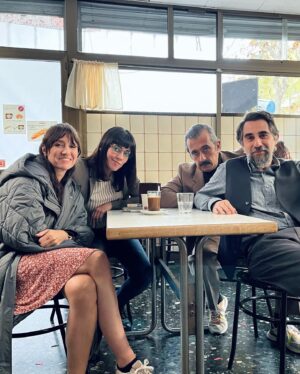 Eva Ugarte Instagram - Siento un profundo agradecimiento por todo lo que llega a través del #ElOtroLado 

Gracias querido @bertoromero por hacerme de nuevo partícipe directa y espectadora en primera línea de de tus creaciones, evolución y talento. Gracias por Juana, me ha enseñado mucho, adentrase con ella en los miedos y en el mundo de lo sutil ha sido un viaje muy transformador. 

Gracias a mis compañeros @maria_botto @andreubuenafuente @nacho_vigalondo @albrtgarciap @missmariapascual con los que ha sido un honor y placer absoluto trabajar. En especial mi @dolores.martin.3511 una maestra vital total. 

Gracias a @yosoyjoseperez por darnos la mano y acompañar como un ángel el rodaje entero. 

Trabajar bajo la dirección de #JavierRuizCaldera y #AlbertoDeToro es un viaje seguro de gloria bendita. 
Como de todos los equipos en lo invisible, cada departamento dando con total compromiso y cariño lo mejor de sí.

Gracias por hacerlo posible de nuevo @elterrat @movistarplus 

Y gracias por la acogida que le estáis dando a la serie y todos los mensajes de cariño, de corazón gracias por todo 🙌🏻🤍