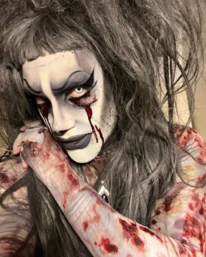 Evah Destruction Instagram - You can bury my body..but I’ll never die 💀

Let’s necromance into a NEW year baby🖤