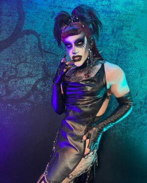 Evah Destruction Instagram - Hell couldn’t hold me so I guess this realm will do 👿

Meet n Greet lewk for The @bouletbrothersdragula Titans World Tour divas 😈

Hair by @ghastlywigsco 🖤
Dress by @emmasisdesigns 🖤
Photo by @earth2elise_ 🥰