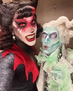 Evah Destruction Instagram - Thankful the ethereal plane allowed this spirit to cross over to pay us a visit at @oilcansatx for my @bouletbrothersdragula viewing party🖤 @jarvis.hammer you are an inspiration and a kind goofy soul, loved having you! Such a ghoulish delight 🥰 Until next time darling🖤👻
