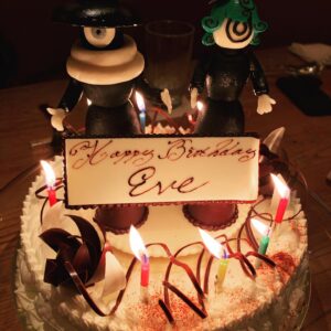 Eve Instagram - 2019.0523 
Thank you for remembering my Birthday.

ろうそくの火で溶けかけてる 笑
#birthday