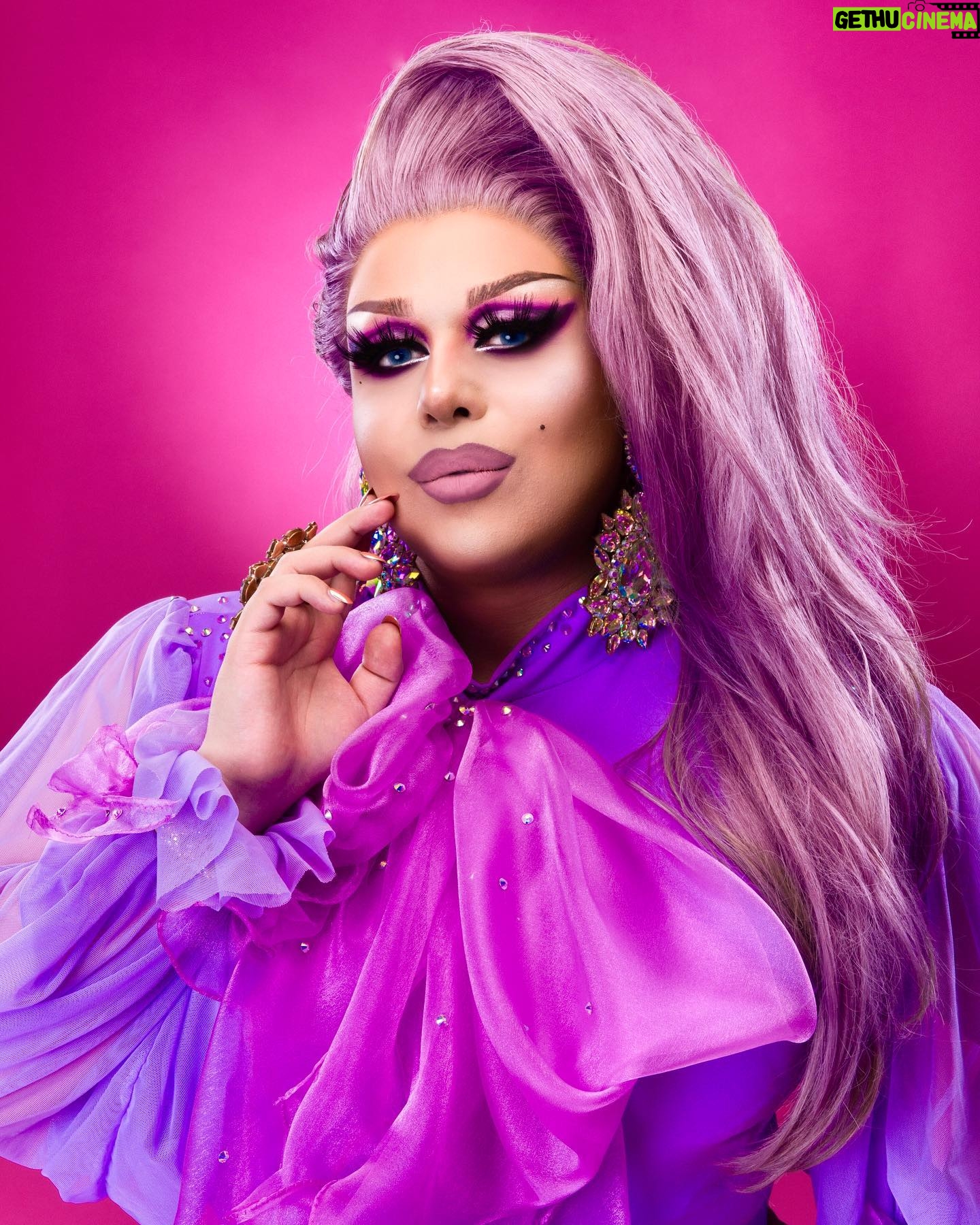 Eve 6000 - 537 Likes - š Lavender Dreams šā£
ā£
I would like to announce that I will now be represented by Lavender Promotions! For all private & out of town bookings, please contact @lavenderpromo. ā£
ā£ā£
šø @kristyboyceā£
š @theconnielyngusā£
š @roxiemess & @theconnielyngus šā£
š @lollicox_roxbycoxā£
ā£
ā£ā£
#dragqueen #torontodrag #makeup #mua #instadrag #motd #dragrace #rupaulsdragrace #dragracecanada #dragperfection #qwerrrkout #thedragbible #meninmakeup #posing #lavender #lavenderhair #werrrk #fierce ā£ā£