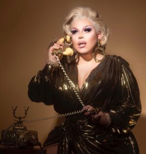 Eve 6000 Instagram - 🍕“Yes, the 12 inch… and can I get extra cheese?” 🍕 

Are you excited for the PREMIERE of @canadasdragrace season 2??? Check out the link in my bio for tickets in Toronto!!!

📸 @ericrichardmagnussen 
💇🏼‍♀️ @connormccalden X @baehmbaehmwigs 
👗 @connormccalden
