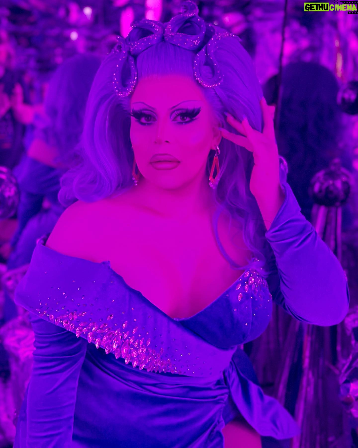 Eve 6000 - 3 Likes - Happy birthday to me 🎂
Thank you all for the wonderful messages and birthday wishes 💖
Special thanks to @madbear67 for taking these photos!!! I had such a great time in Thunder Bay 💖
💇🏼♀️ @dragdaddywigs
👗 @starkerscorsetry
