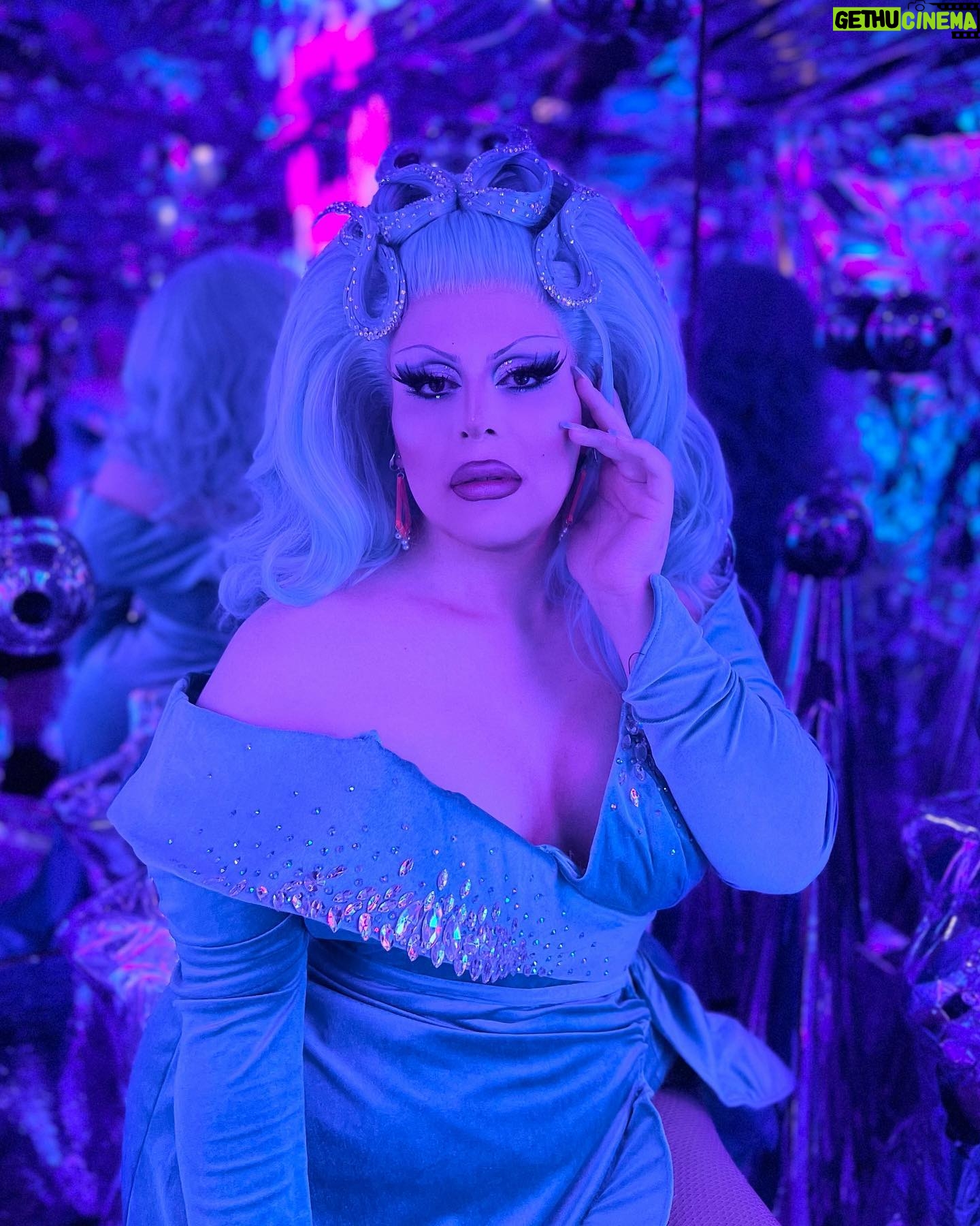Eve 6000 - 3 Likes - Happy birthday to me 🎂
Thank you all for the wonderful messages and birthday wishes 💖
Special thanks to @madbear67 for taking these photos!!! I had such a great time in Thunder Bay 💖
💇🏼♀️ @dragdaddywigs
👗 @starkerscorsetry