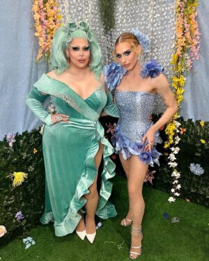 Eve 6000 Instagram - Drag Con Day 2! 
 
Special thanks to my amazing booth coordinators Joel & Cristian. Love you both! 

Love you @houseoflovecocktails 💖💕 
@worldofwonder @rupaulsdragcon 

💇🏼‍♀️ @dragdaddywigs 
👗 @starkerscorsetry