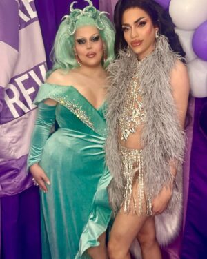 Eve 6000 Instagram - Drag Con Day 2! 
 
Special thanks to my amazing booth coordinators Joel & Cristian. Love you both! 

Love you @houseoflovecocktails 💖💕 
@worldofwonder @rupaulsdragcon 

💇🏼‍♀️ @dragdaddywigs 
👗 @starkerscorsetry