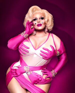 Eve 6000 Instagram - 💎 Feelin’ myself like I’m Norma Jean...💎 ⠀
⠀
Miss Canada 🇨🇦 Continental is currently offering early bird tickets at only $20 on eventbrite! You DO NOT want to miss this pageant. Link in bio! ⠀
⠀
Thank you very much to SILENCIA X NINA SPADE for these sickening glasses! ⠀
⠀
🕶 @__silencia__ X @ninaspade⠀
👙 @lucindamiu⠀
💇🏼 @wigzbywarchild⠀
🧤 @theconnielyngus