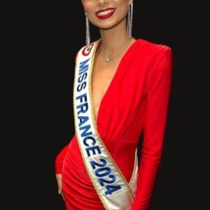 Ève Gilles Instagram - La reprise des galas, ma première élection en tant que Miss France ❤️