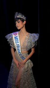Actress Ève Gilles HD Instagram Photos and Wallpapers July 2024