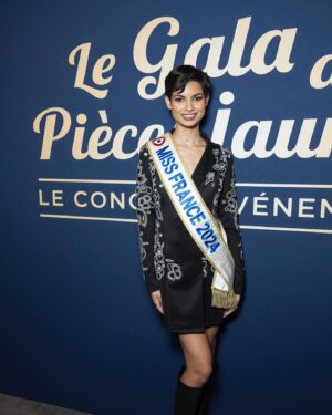 Ève Gilles Instagram - @evegillesoff était présente au gala des @piecesjaunes hier soir avec @maevacoucke 

Une programmation d’exception mobilisée pour récolter des fonds afin d’améliorer le quotidien des enfants et adolescents hospitalisés

Un événement engagé aux côtés de plusieurs personnalités dont la marraine Brigitte Macron et le parrain Didier Deschamps

C’est ce soir en direct sur France 2 !

Crédit : Gaffiot-Moreau/Bestimage