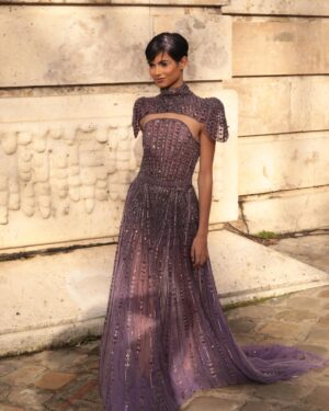 Ève Gilles Instagram - Pour clôturer ces trois merveilleux jours de Fashion Week, j’ai eu la chance de me faire habiller par @ziadnakad ✨

📸 @cerfwillmakeuphair