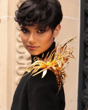 Ève Gilles Instagram - Deuxième jour de Fashion Week haute couture pour moi, le talent et le savoir-faire français m’épateront toujours 🇫🇷

📸 @cerfwillmakeuphair