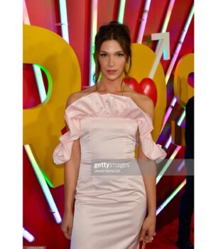Eve Lindley Instagram - Had so much fun at @brosthemovie LA premiere this week! Thank you to @veronica.graye for the dreamy styling! #BrosMovie is now in theaters!  Jewels:
@shayjewelry
@eightsixtysouth
@luventejewelry
Bag: 
@emmkuony
Shoes:
@cultofcoquette
Dress:
@marsiko.official  Last slide by my sister witch @shakeenz