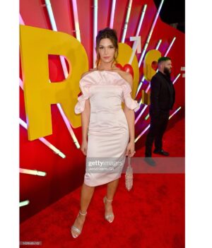 Eve Lindley Instagram - Had so much fun at @brosthemovie LA premiere this week! Thank you to @veronica.graye for the dreamy styling! #BrosMovie is now in theaters!  Jewels:
@shayjewelry
@eightsixtysouth
@luventejewelry
Bag: 
@emmkuony
Shoes:
@cultofcoquette
Dress:
@marsiko.official  Last slide by my sister witch @shakeenz