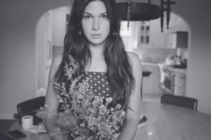 Eve Lindley Instagram - When you miss all of NY press because you test positive for Covid but then 10 days later you’re neggy so you smile while holding some flowers!! 📷: by my love @noahegalvin probably on film or whatever